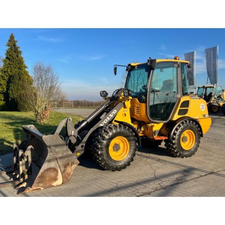 Volvo L20 F gumikerekes rakodó 10/1