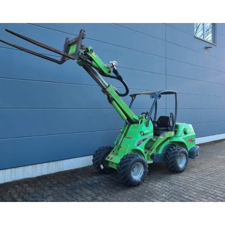 ELADVA! Avant 745 gumikerekes rakodó 10/11