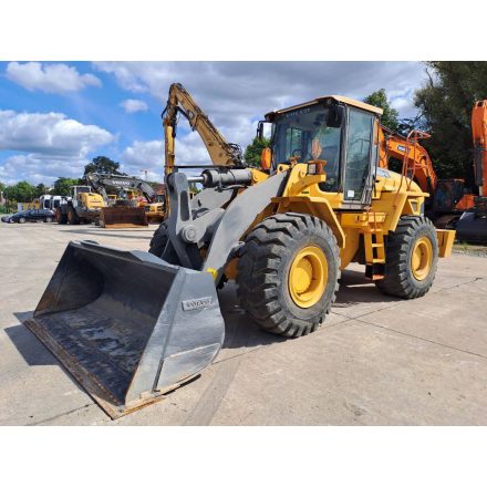Volvo L105 gumikerekes rakodó 10/19