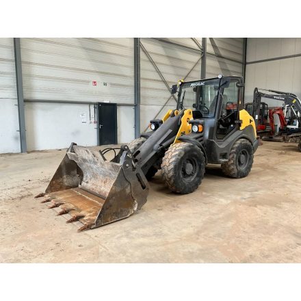 Mecalac AX850 gumikerekes rakodó 10/2