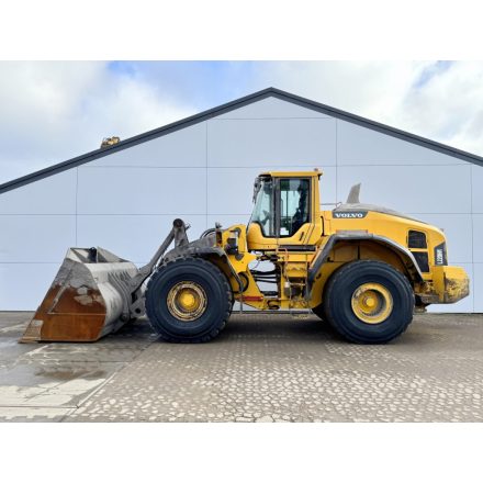 Volvo L220 H gumikerekes rakodó 10/24