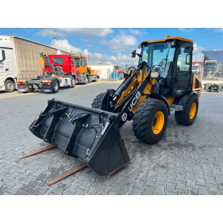 JCB 407 gumikerekes rakodó 10/25