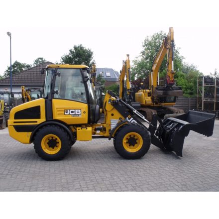 JCB 407 gumikerekes rakodó 10/27