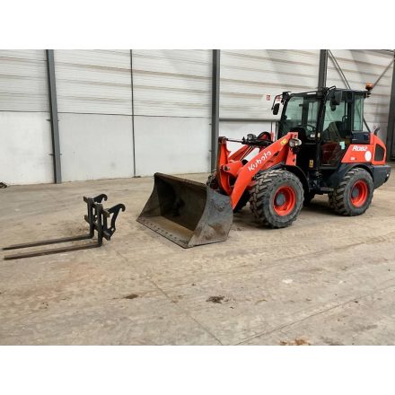 Kubota R082 gumikerekes rakodó 10/34