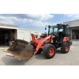 Kubota R082 gumikerekes rakodó 10/49