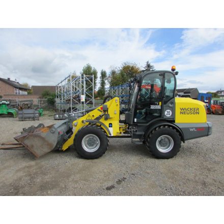 Wacker Neuson WL60 gumikerekes rakodó 10/5
