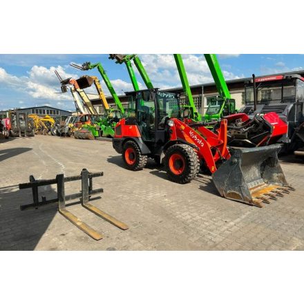 Kubota R070 gumikerekes rakodó 10/51