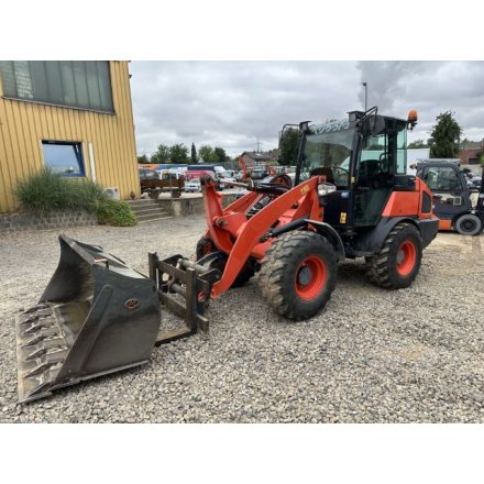 Kubota R085 gumikerekes rakodó 10/6