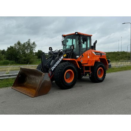 Doosan DL200-5 gumikerekes rakodó 10/61