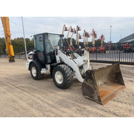 Caterpillar 906M gumikerekes rakodó 10/7