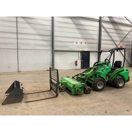 Avant 523 gumikerekes rakodó 10/8