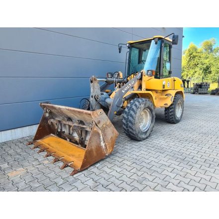 Volvo L30 B gumikerekes rakodó 15/14