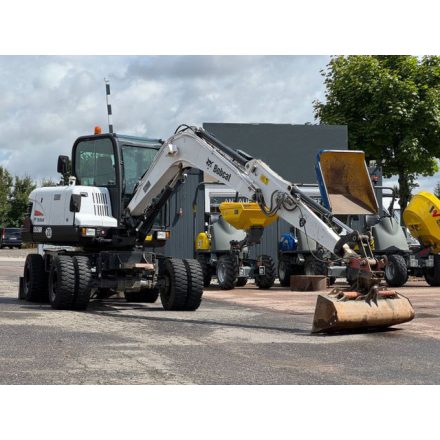 Bobcat E55 W gumikerekes kotró 8/17