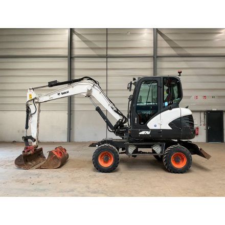 Bobcat E57 W gumikerekes kotró 8/4